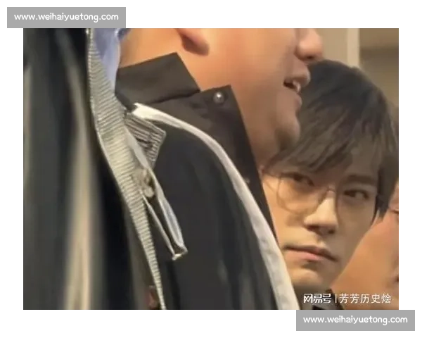 千玺的毕业礼迟到三年：穿学士服赴宴，终于圆满